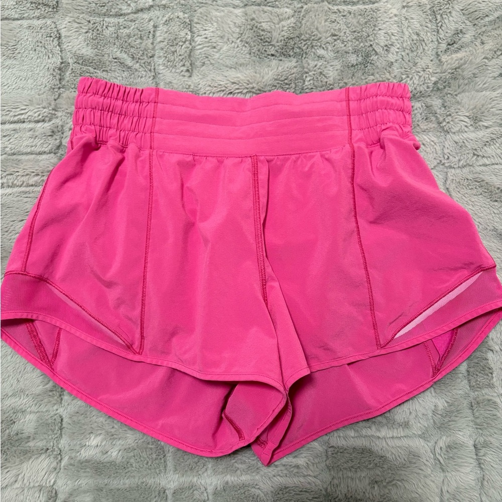 lululemon hotty hot high rise 2.5 inch shorts